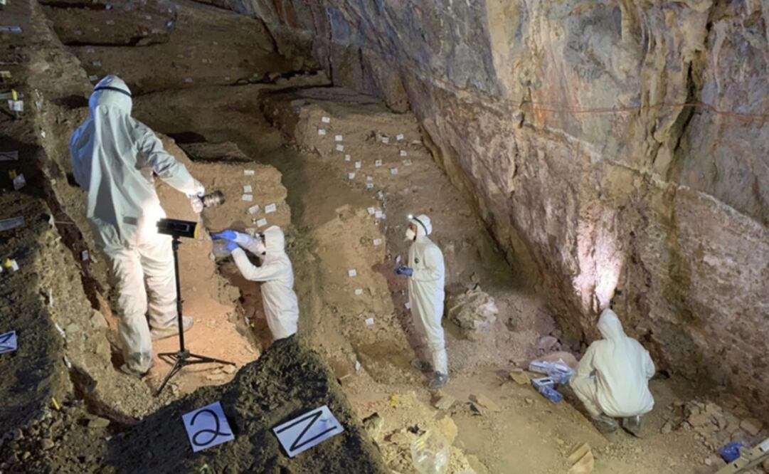 In this February 2019 photo provided by Mads Thomsen, researchers take samples from different cultural layers in a cave in Zacatecas, central Mexico - Photo: Mads Thomsen via AP