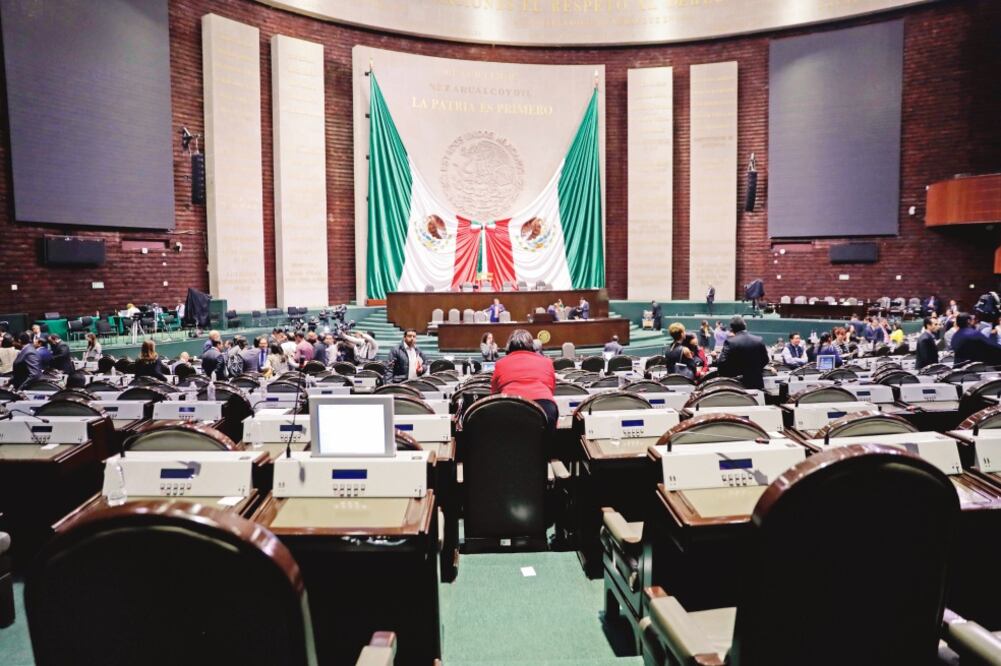 La primera sesión en el pleno de la Cámara de Diputados lució ayer vacía por el retraso de integrantes en el inicio de la 64 Legislatura. Foto: LUCÍA GODÍNEZ. EL UNIVERSAL