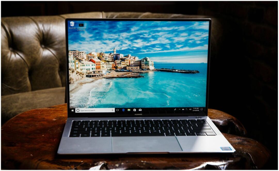 El MateBook X Pro pesa 1,33 kilos y su grosor es de unos 14,6 mm, tendrá cuatro altavoces que permitirán un sonido "inmersivo" y su batería durará unas doce horas de reproducción de video