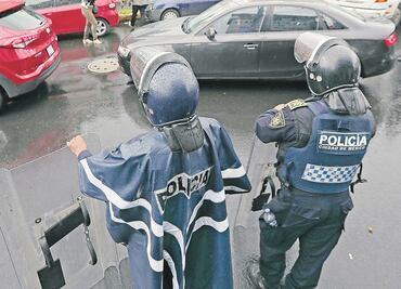 Detienen a policías por quedarse con botín de asalto en la Benito Juárez