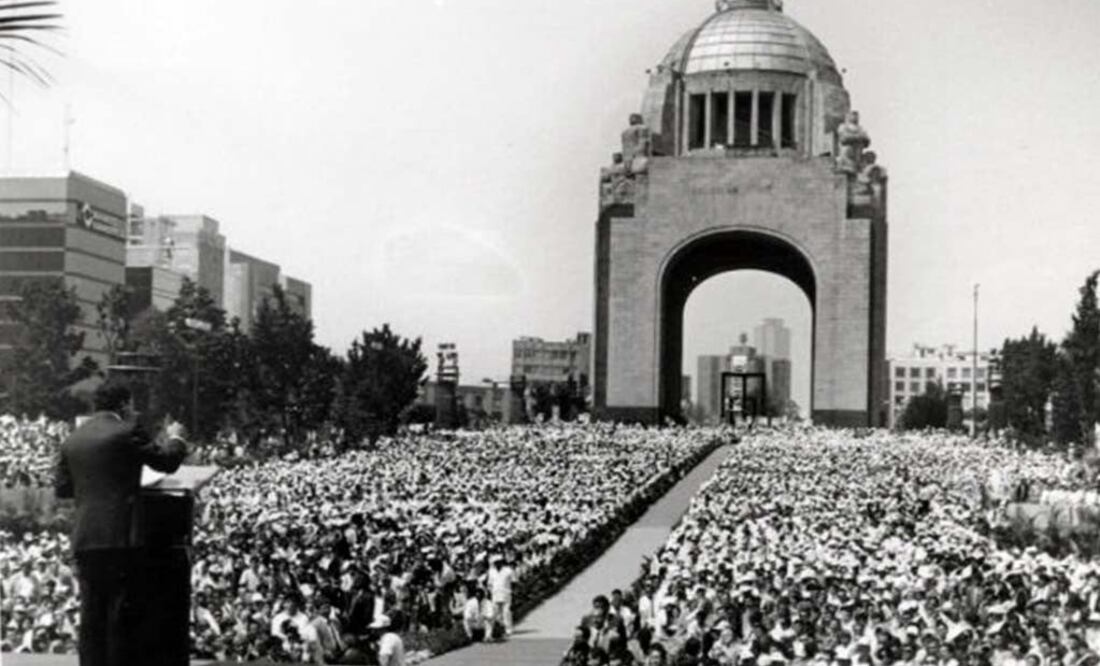 El piloto enamorado que voló bajo el Monumento a la Revolución