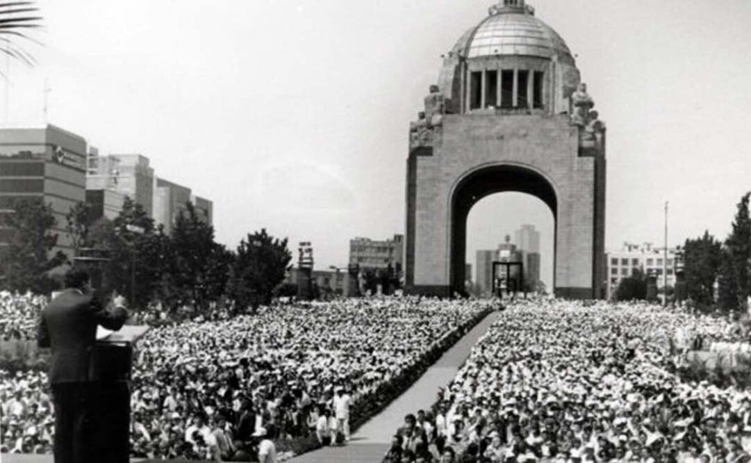 El piloto enamorado que voló bajo el Monumento a la Revolución