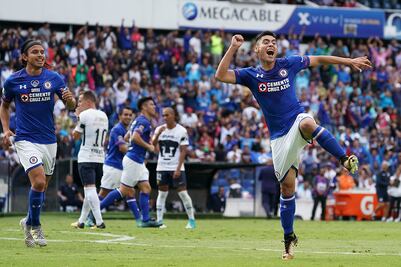 Cruz Azul goleó a Pumas en el cierre de la Jornada 12