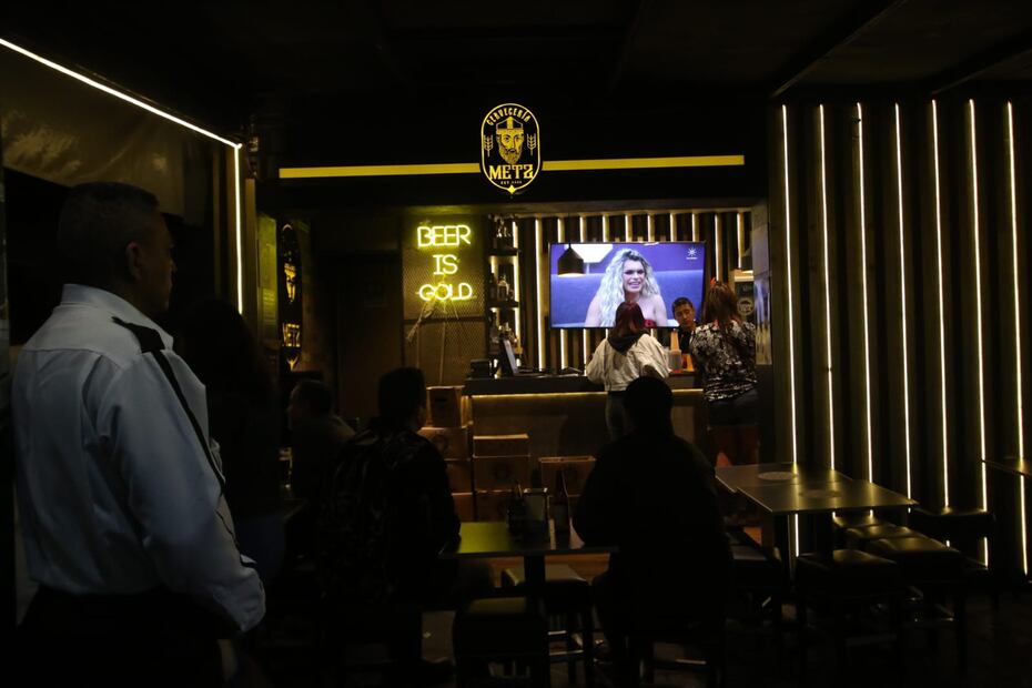 Bares en Zona Rosa transmiten La Casa de los Famosos. / Foto: Carlos Odin / EL UNIVERSAL.