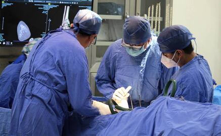 Cirujanos del IMSS en Coahuila extirpan con éxito tumor del tamaño de un melón