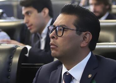 Senador Néstor Camarillo renuncia al PRI; partido pierde vicepresidencia en la Mesa Directiva y se reduce a 13 senadores