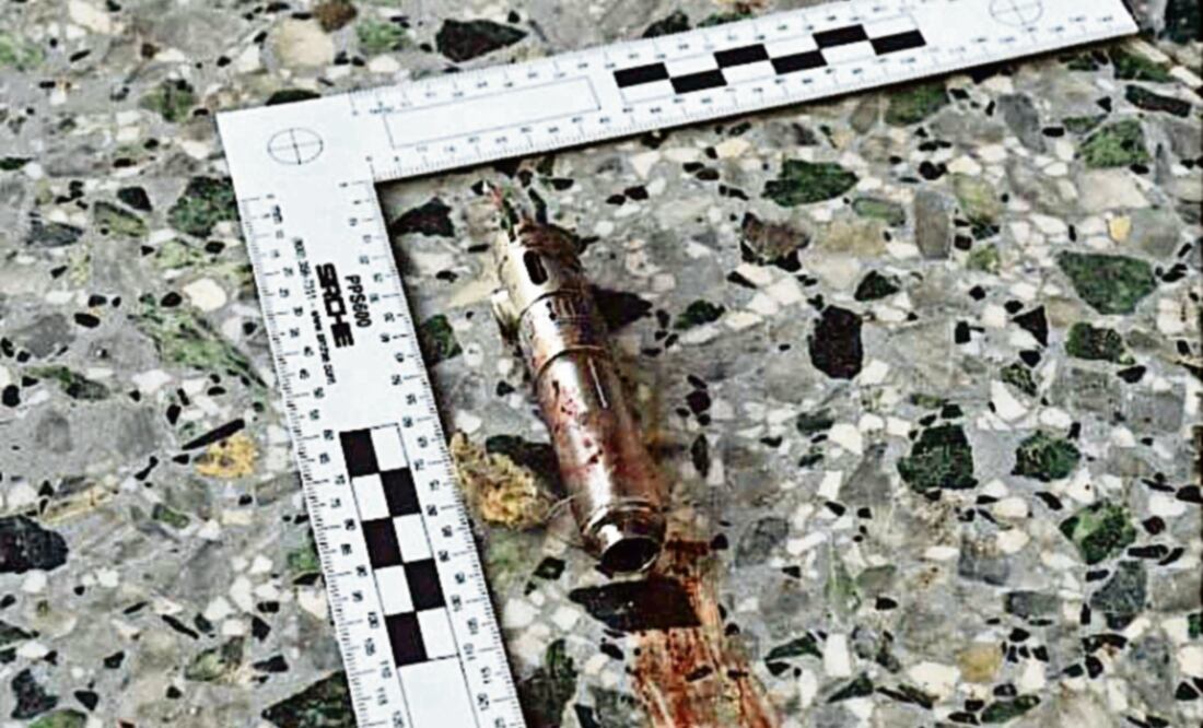 En esta foto, cortesía de The New York Times, se ve el artefacto que Salman Abedi usó para detonar la bomba, que llevaba escondida en una mochila (AFP)