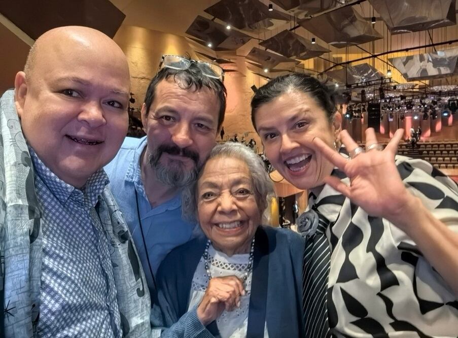 De izq. a der.: Lázaro Azar, Theo Hernández, Eugenia Revueltas y Aurora Álvarez del Villar en la Sala Neza. Cortesía: Lázaro Azar