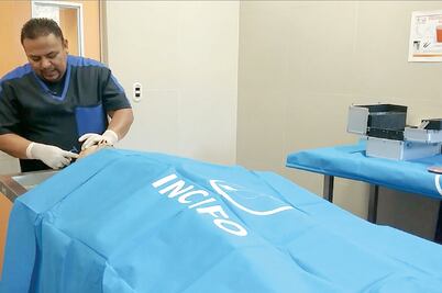 El maquillista de cadáveres no para