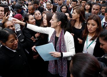Sheinbaum firma convenios para reconstrucción de 510 viviendas en Iztapalapa