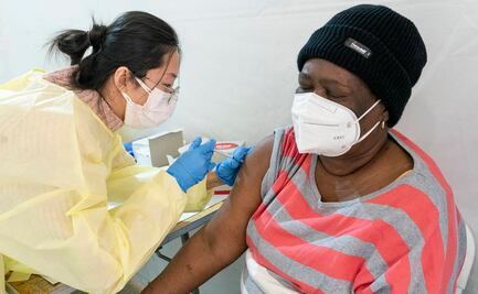 Por escasez de vacunas, Nueva York detiene campaña de vacunación contra Covid-19 