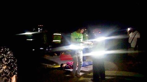 Choque entre camión público y auto particular deja 6 muertos