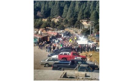 Campesinos marchan de la México-Toluca rumbo a los Pinos