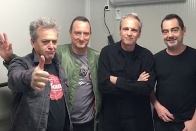 Los integrantes del grupo musical Hombres G felicitan a EL UNIVERSAL
