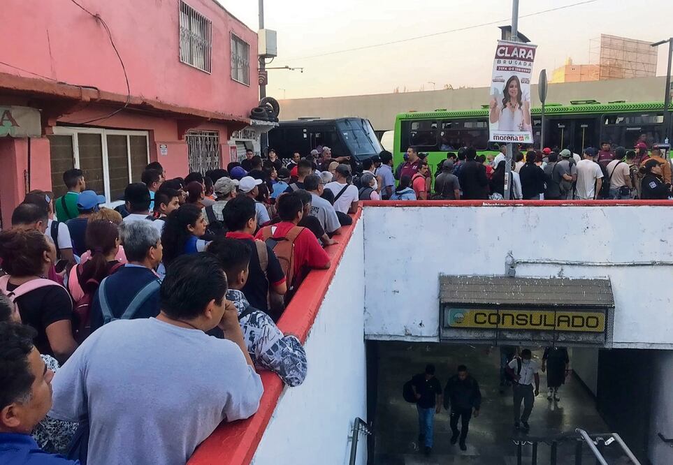 Patrullas de la SSC y unidades de la RTP brindaron servicio de apoyo emergente. Foto: Juan Carlos Williams / EL UNIVERSAL