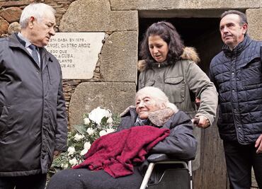 Rinden homenaje al líder en Galicia, pueblo de su familia