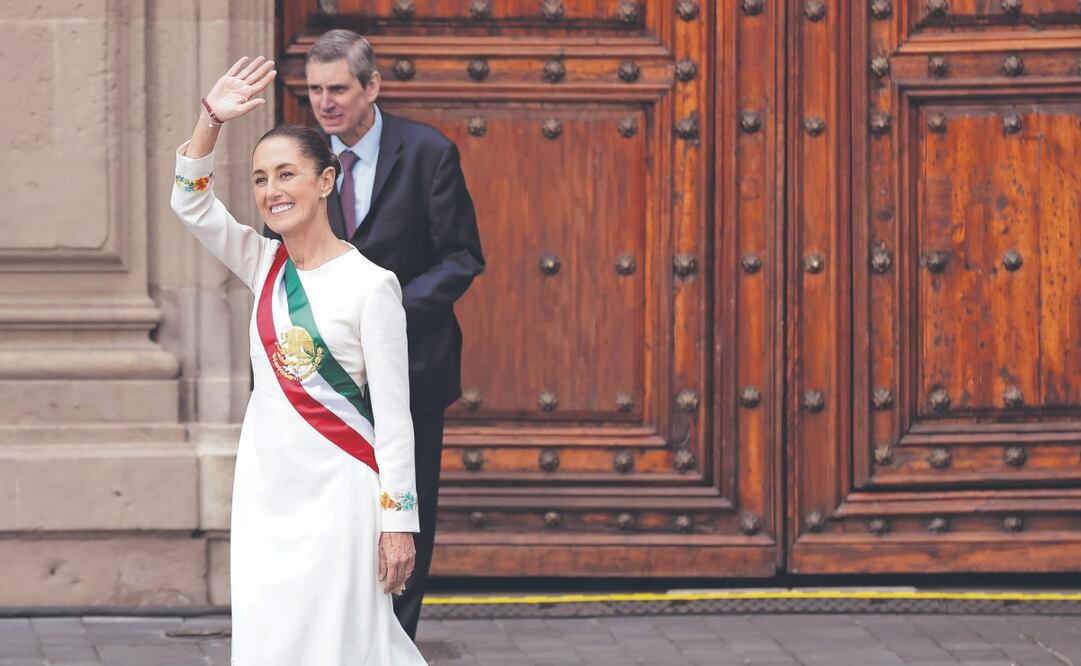 MÉXICO
Mujeres haciendo historia
Claudia Sheinbaum, afuera de Palacio Nacional, saluda a las miles de personas reunidas en el Zócalo capitalino para escuchar su mensaje, el 1 de octubre, luego de asumir como la primera mujer presidenta en la historia de México.
FERNANDA ROJAS. EL UNIVERSAL