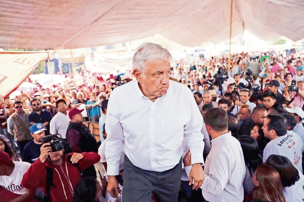 Andres Manuel López Obrador, líder de Morena, dijo que la declinación del PRD es ahora y no en las presidenciales de 2018. El político estuvo en un acto de campaña de Delfina Gómez, candidata de su partido al Edomex (IRVIN OLIVARES. EL UNIVERSAL)