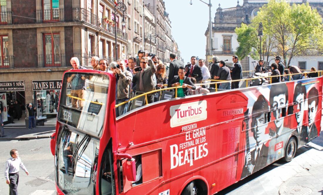 El gobierno capitalino alista un proyecto para que el Turibús que circula en el Centro Histórico sea el responsable de atender la demanda de movilidad (ARCHIVO EL UNIVERSAL)