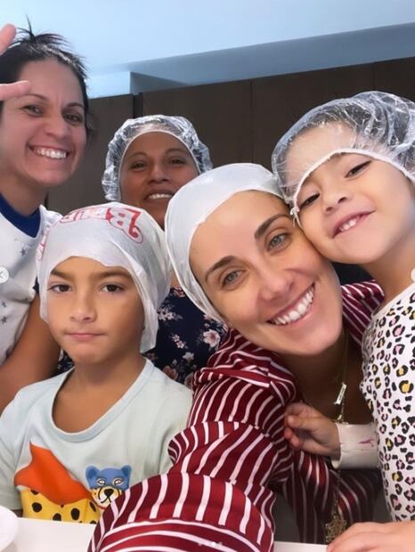 “Piojosamente incómodo”; esposa de Andrés Guardado revela que familia del futbolista tuvo piojos