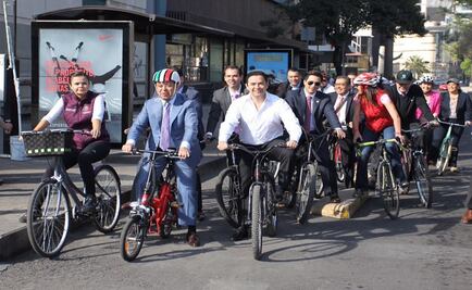 Priístas ahora llegan en bicicleta a San Lázaro