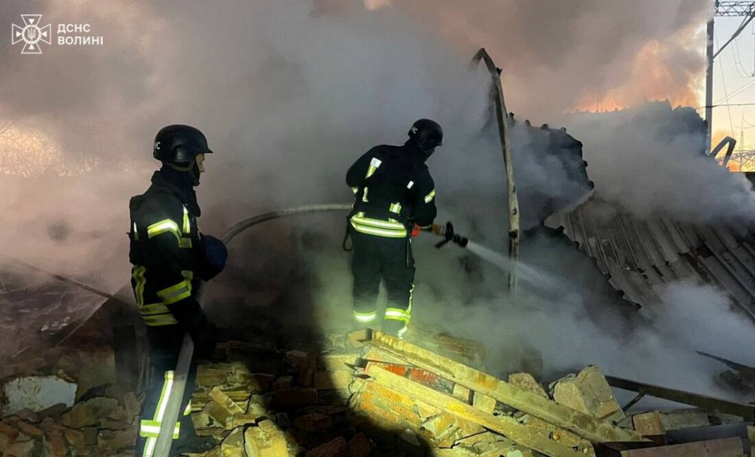 Rusia ha empleado en su ataque de esta madrugada contra el sistema eléctrico ucraniano un centenar de drones y más de 90 misiles. Foto: EFE