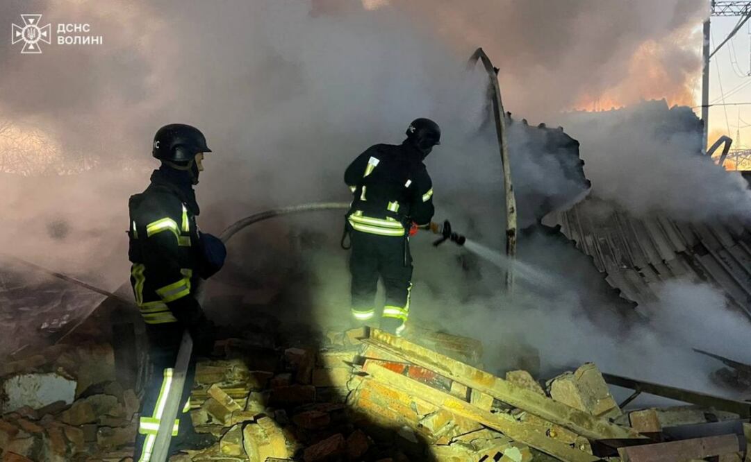 Rusia ha empleado en su ataque de esta madrugada contra el sistema eléctrico ucraniano un centenar de drones y más de 90 misiles. Foto: EFE