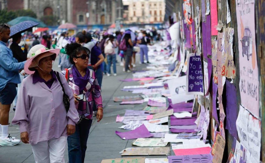 Aspectos del Zócalo de la Ciudad de México durante la marcha por el Día Internacional de la Mujer este domingo 8 de Marzo de 2026. Foto: Diego Simón Sánchez/ EL UNIVERSAL
