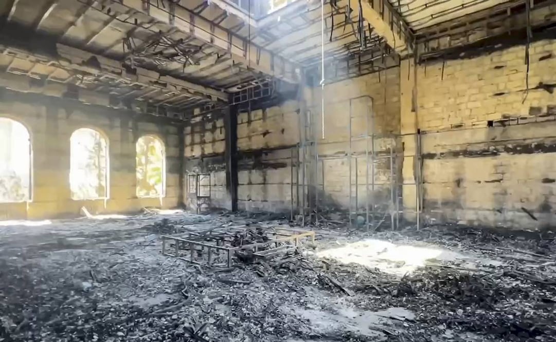 Los asaltantes atacaron la Iglesia de la Intercesión de Derbent y después la sinagoga de Kele-Numaz, que fue consumida por el fuego, tras lo que estalló un tiroteo entre los asaltantes y la policía. Foto: EFE