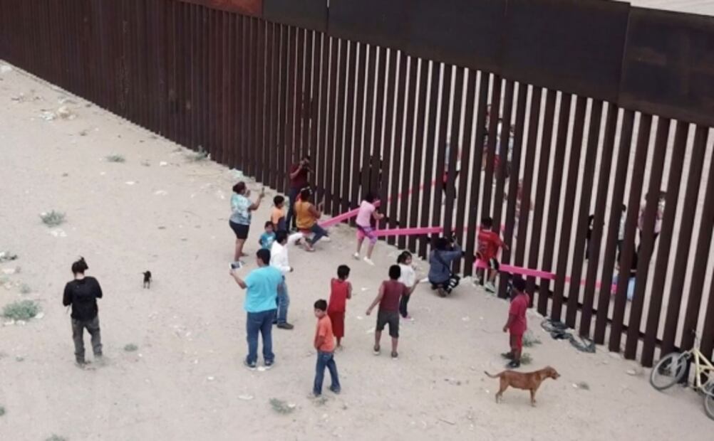 El sube y baja que unió a niños en la frontera de México y EU, reconocido como diseño del 2020