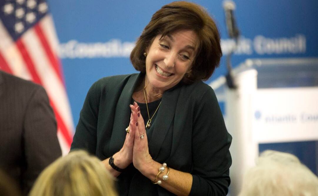 Jacobson, "encantada" con embajada en México