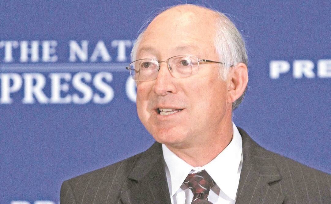 Ken Salazar, durante un discurso en Washington, en 2012. Foto: ARCHIVO. AP