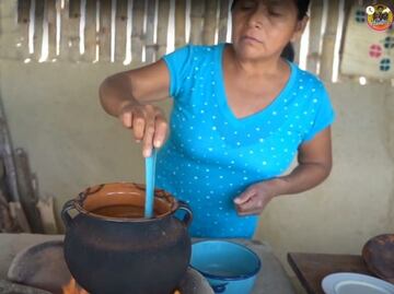 Prepara atoles de La Huasteca