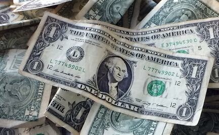 Tras subir tasa de Banxico, dólar cierra en 21.15 pesos, su precio más caro desde el 25 de marzo