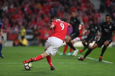 Raúl Jiménez colabora con asistencia de lujo en victoria del Benfica