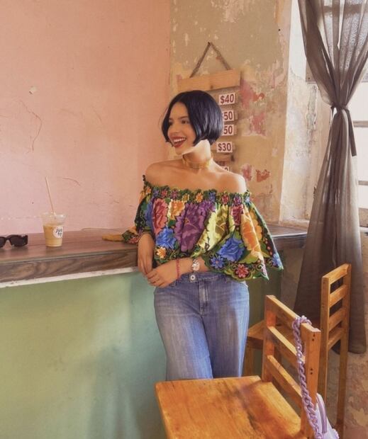 A la María Mercedes, Ángela Aguilar usa cinturón hecho con un lazo