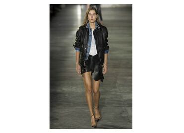 Anthony Vaccarello debutó para Yves Saint Laurent