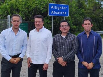 De nuevo, Rutilio Escandón visita a mexicanos detenidos en Alligator Alcatraz; "no han cometido ningún delito, sólo trabajar"
