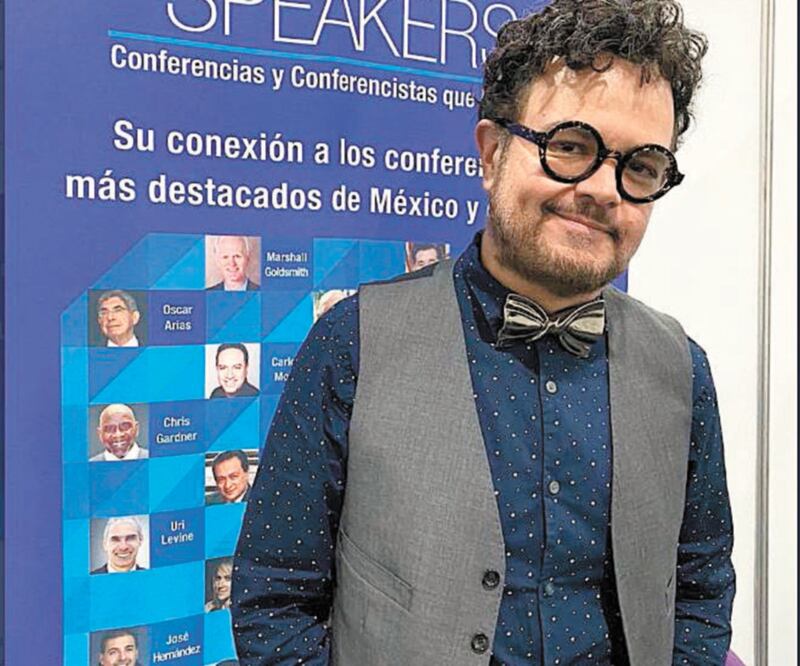 El cantante ofreció conferencia en el marco de la expo EIS. Foto: TWITTER