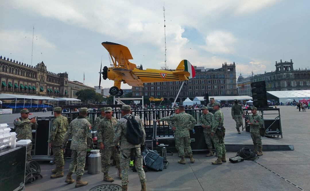 Militares alistan el Zócalo para desfile por la Revolución Mexicana (18/11/2025). Foto: Eduardo Dina / EL UNIVERSAL