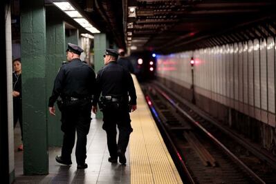 Muere niño de 14 años al caer a vía del metro en Nueva York 
