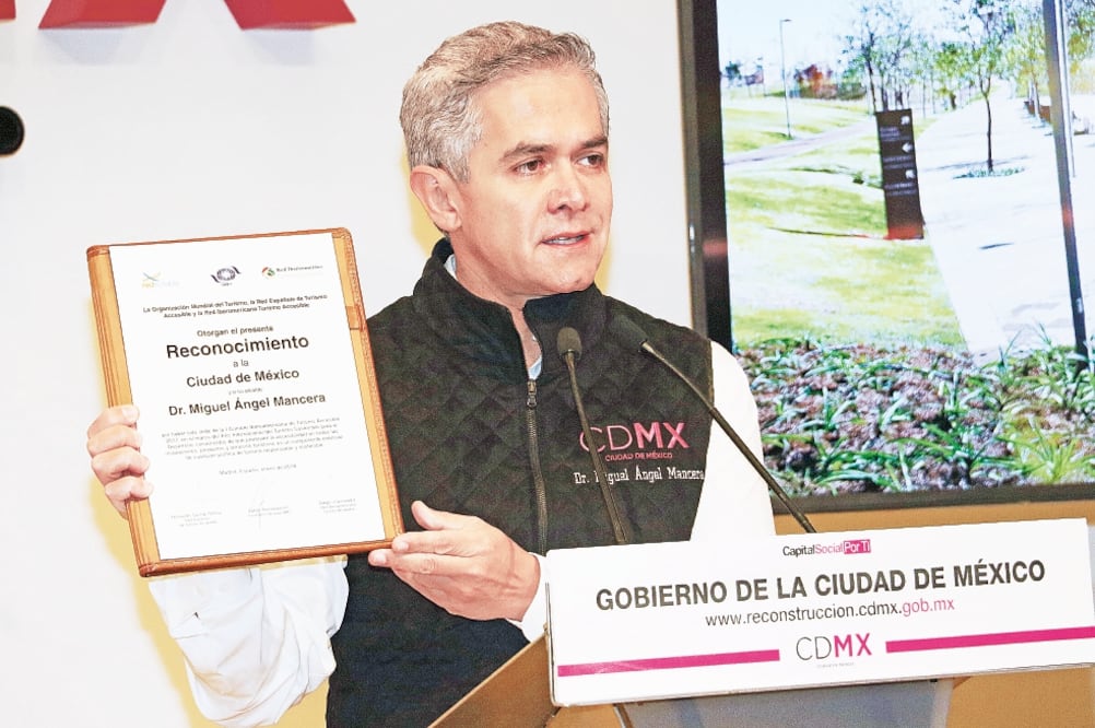 El mandatario capitalino presumió el reconocimiento que le dieron a capital por haber sido sede de la Primera Cumbre Iberoamericana de Turismo 2017. (ESPECIAL)