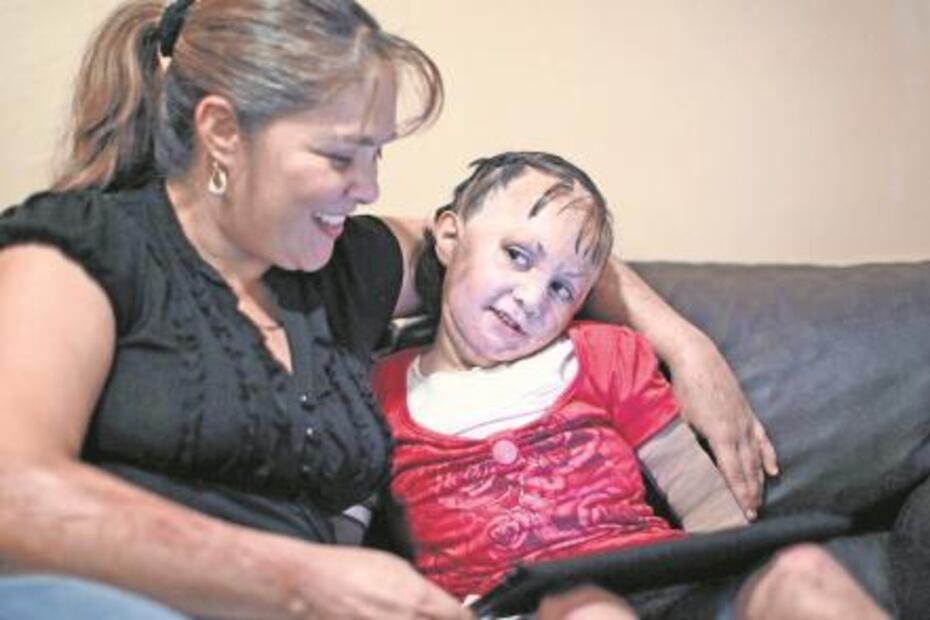 Alejandra, orgullosa de su cabello y sus libros