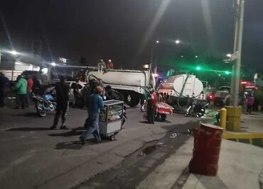 Piperos particulares bloquean carretera Texcoco-Los Reyes; les impiden abastecerse de agua