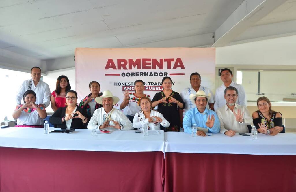 Líderes de pueblos indígenas poblanos repudian a Eduardo Rivera. Foto: Especial