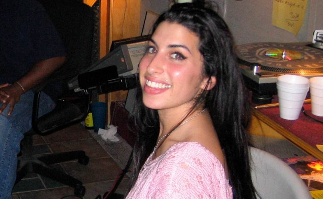 "Esa tontería de que dejamos a Amy sola durante los últimos tres años de su vida es increíblemente insultante", alega el padre de la artista.FOTO:AP