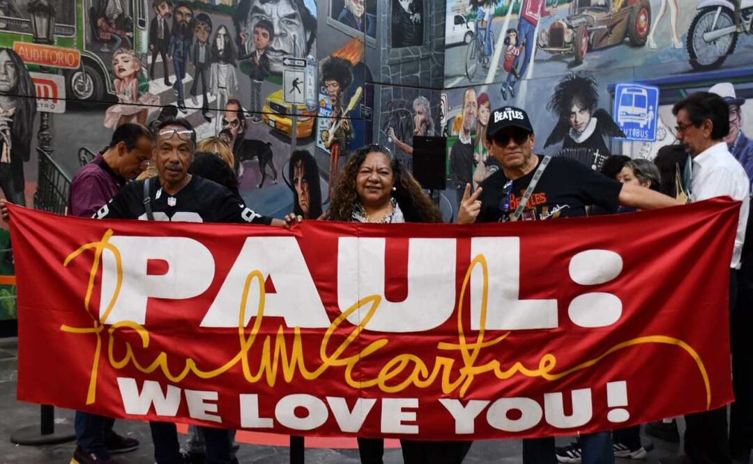 Exposición de The Beatles en el metro Auditorio. Foto: Especial