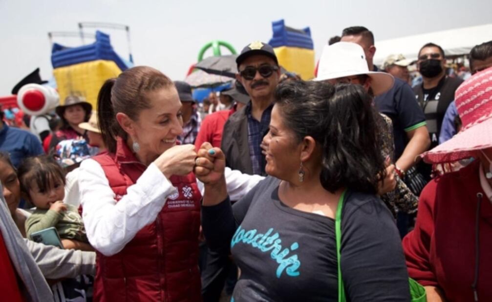 En Día del Niño, festejan a hijos de policías con helicópteros y patrullas en Iztapalapa