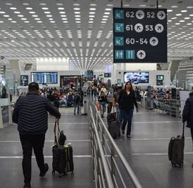 Cae vidrio en el AICM y lesiona a tres personas