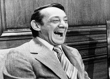 El Pentágono cambia nombre a buque militar bautizado como el activista gay Harvey Milk; Marina valora renombrar otros navíos